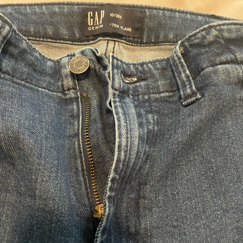 GAP Women's Blue 70s Flare Jeans with Buttons Size 10/30 Like New - Picture 4 of 5
